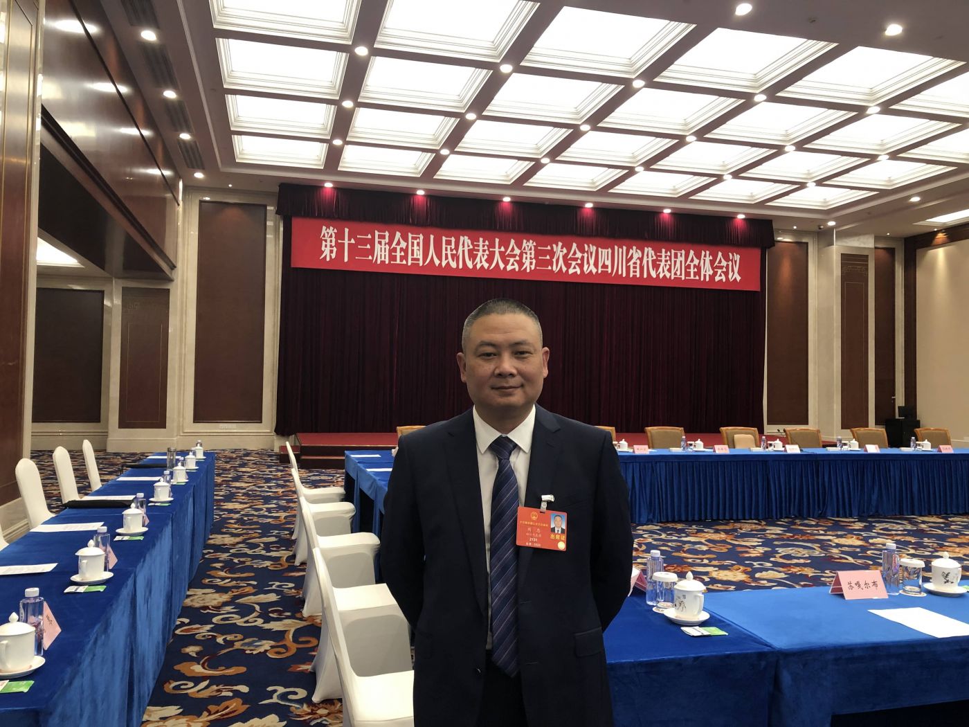 8. 全国人大代表、易游（中国）凌峰军品分厂加工中心班长刘忠