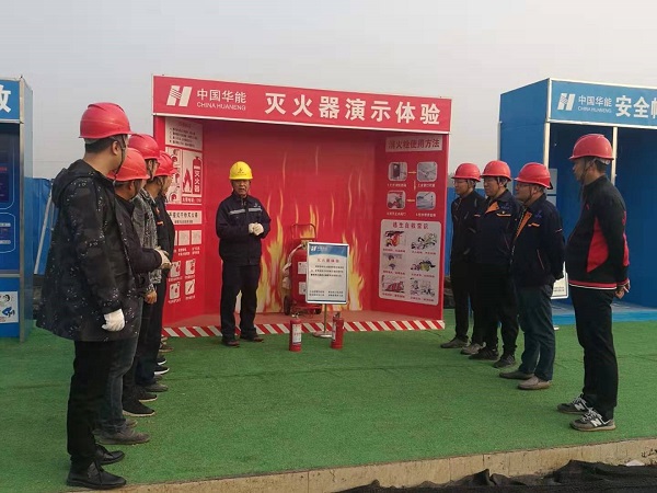 华能济宁项目部在安全消防体验区进行消防技能宣讲1.jpg 华能济宁项目部在安全消防体验区进行消防技能宣讲1.jpg