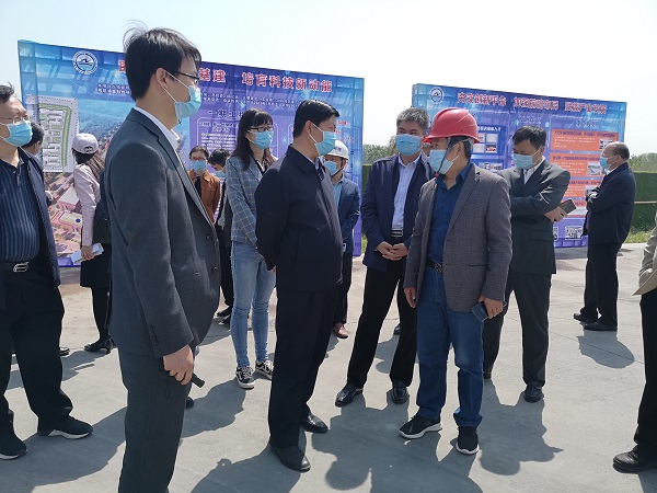 米兰在线手机版(大中国区)副总经理闫龙广与史占勇副市长就工程创优详细交谈.jpg 米兰在线手机版(大中国区)副总经理闫龙广与史占勇副市长就工程创优详细交谈.jpg