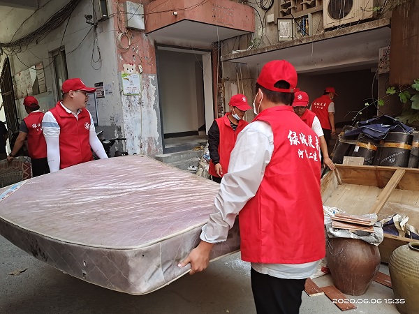 废弃大件垃圾清运.jpg 废弃大件垃圾清运.jpg