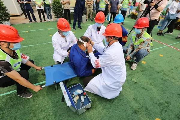 救援演练.jpg 救援演练.jpg