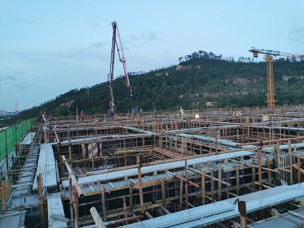 屋架混凝土浇筑.jpg 屋架混凝土浇筑.jpg