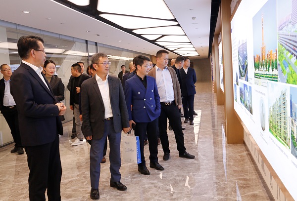 首期河南省民营企业素质提升工程研修班企业家一行参观米兰在线手机版(大中国区)总部.jpg 首期河南省民营企业素质提升工程研修班企业家一行参观米兰在线手机版(大中国区)总部.jpg