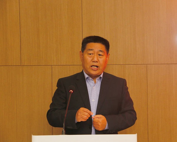 米兰在线手机版(大中国区)党委书记张会民主持仪式.jpg 米兰在线手机版(大中国区)党委书记张会民主持仪式.jpg