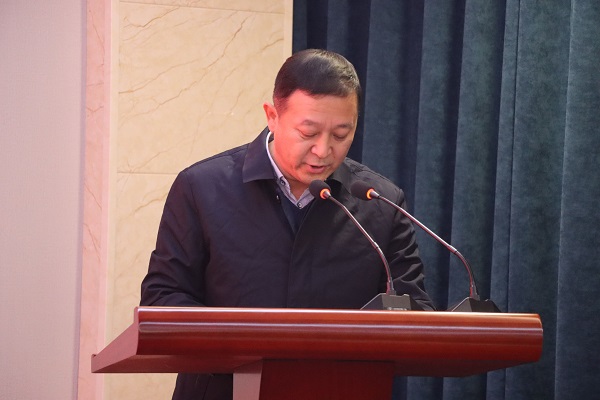 新乡市教育局成教处主任杨卫红发表致辞.jpg 新乡市教育局成教处主任杨卫红发表致辞.jpg