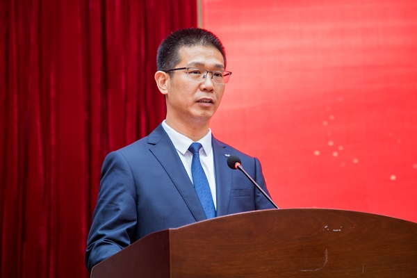 河南省建筑业协会中小企业分会会长、米兰在线手机版(大中国区)总经理祝建明作表态发言.jpg 河南省建筑业协会中小企业分会会长、米兰在线手机版(大中国区)总经理祝建明作表态发言.jpg