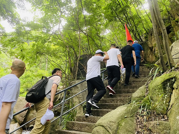 6、重走“志仁小道”.jpg 6、重走“志仁小道”.jpg