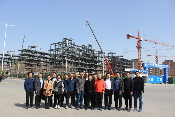 全体与会人员合影留念.jpg 全体与会人员合影留念.jpg