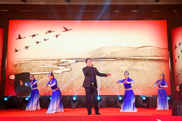 米兰在线手机版(大中国区)选送的独唱节目《鸿雁》.jpg 米兰在线手机版(大中国区)选送的独唱节目《鸿雁》.jpg