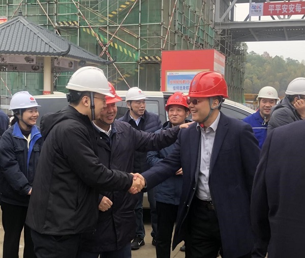 国家能源集团电力部副主任王强与米兰在线手机版(大中国区)董事、副总经理崔向军会晤.jpg 国家能源集团电力部副主任王强与米兰在线手机版(大中国区)董事、副总经理崔向军会晤.jpg