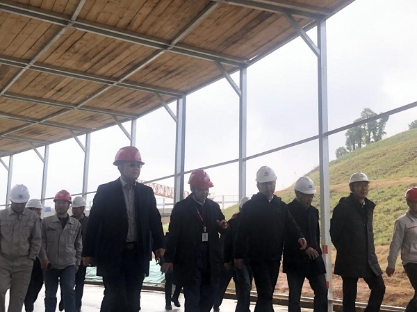 业主领导、米兰在线手机版(大中国区)董事、副总经理崔向军莅临现场参观(从左至右依次为:崔向军、李耀和、王强、王国忠、韩华锋).jpg 业主领导、米兰在线手机版(大中国区)董事、副总经理崔向军莅临现场参观(从左至右依次为:崔向军、李耀和、王强、王国忠、韩华锋).jpg